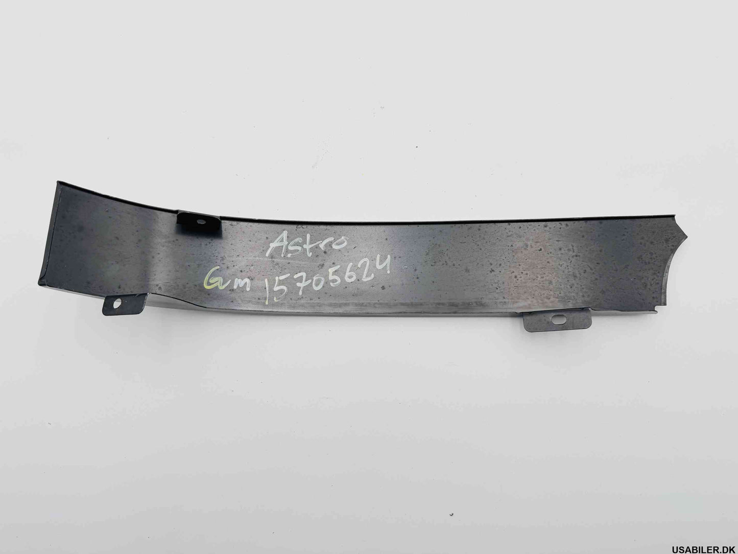 GM 15705624 Cover, Radiator Grille Opening Rh