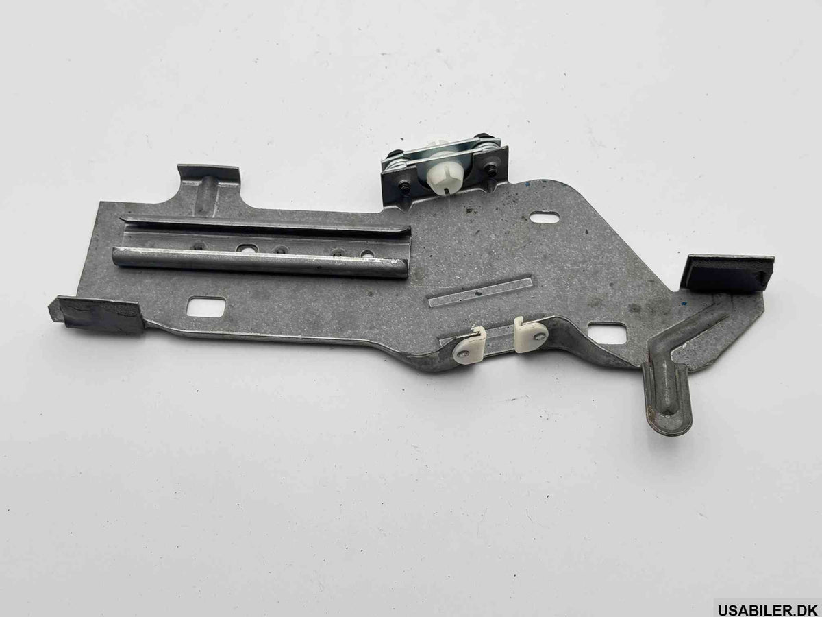 MOPAR 04724257 Lift Plate - Right