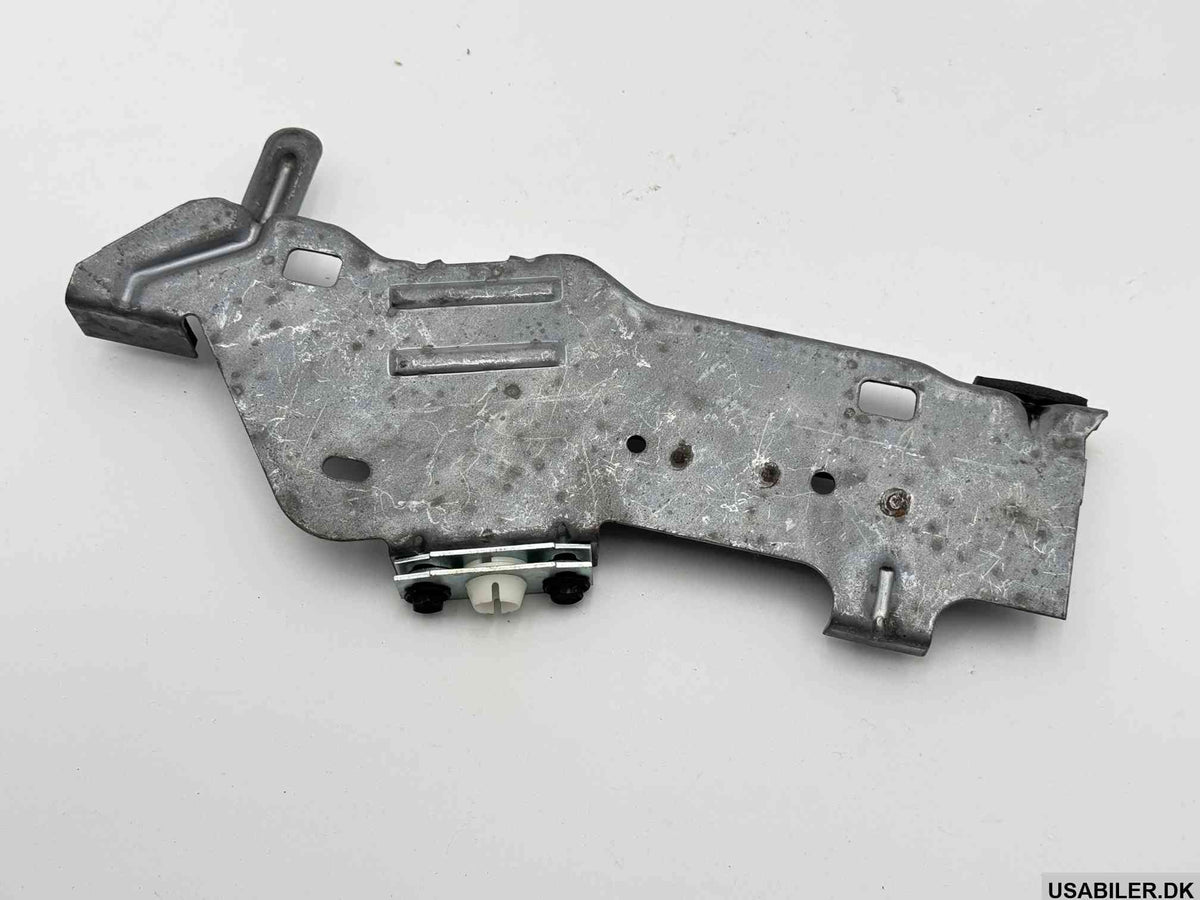 MOPAR 4724256 Lift Plate - Right