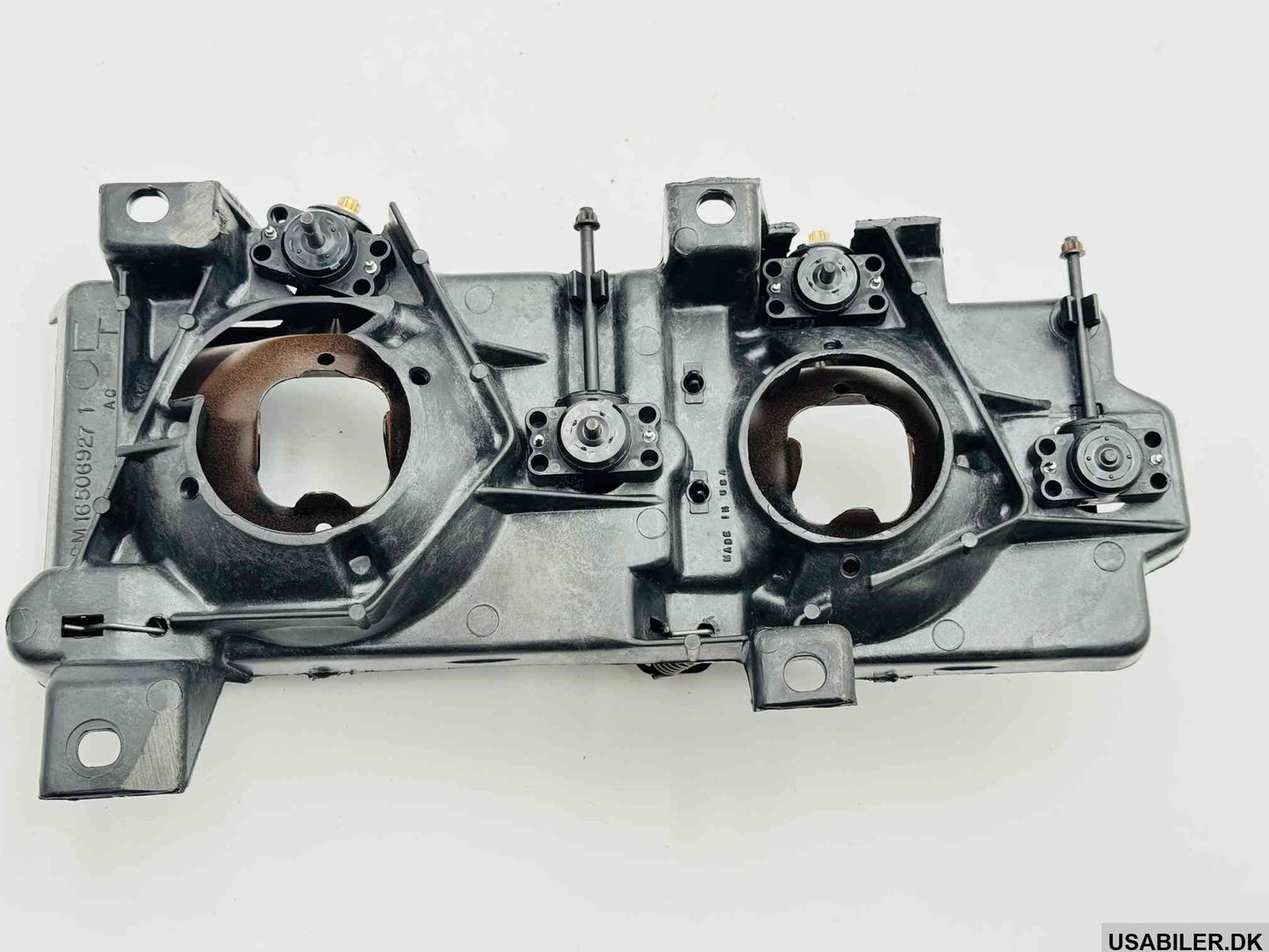 GM 16506927 C/K1500 Trucks Left LH Headlight Bracket