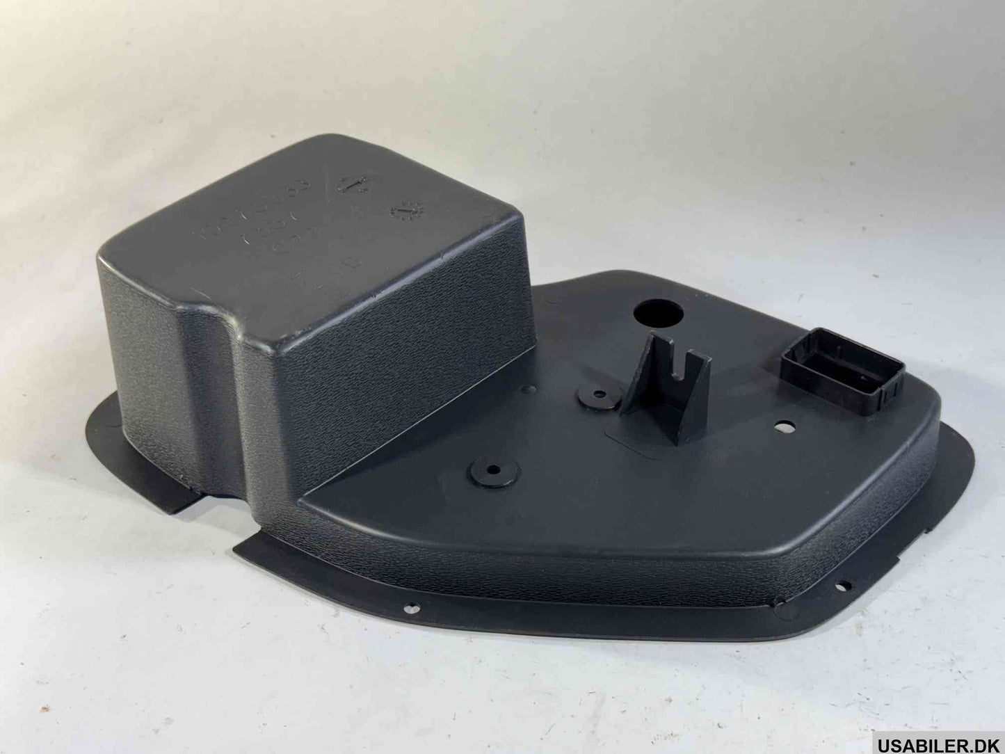 GM 10273338 Cover,Accessory Power Receptacle & Inflator Air Valve Opening
