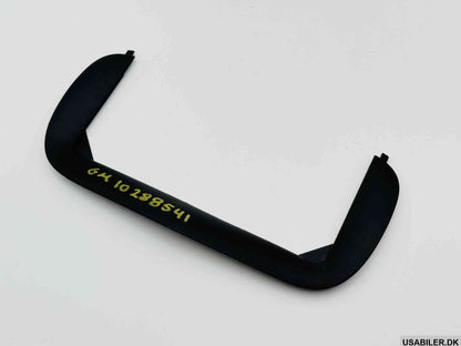 GM 10288541 Front License Plate Holder (mangler den ene del)