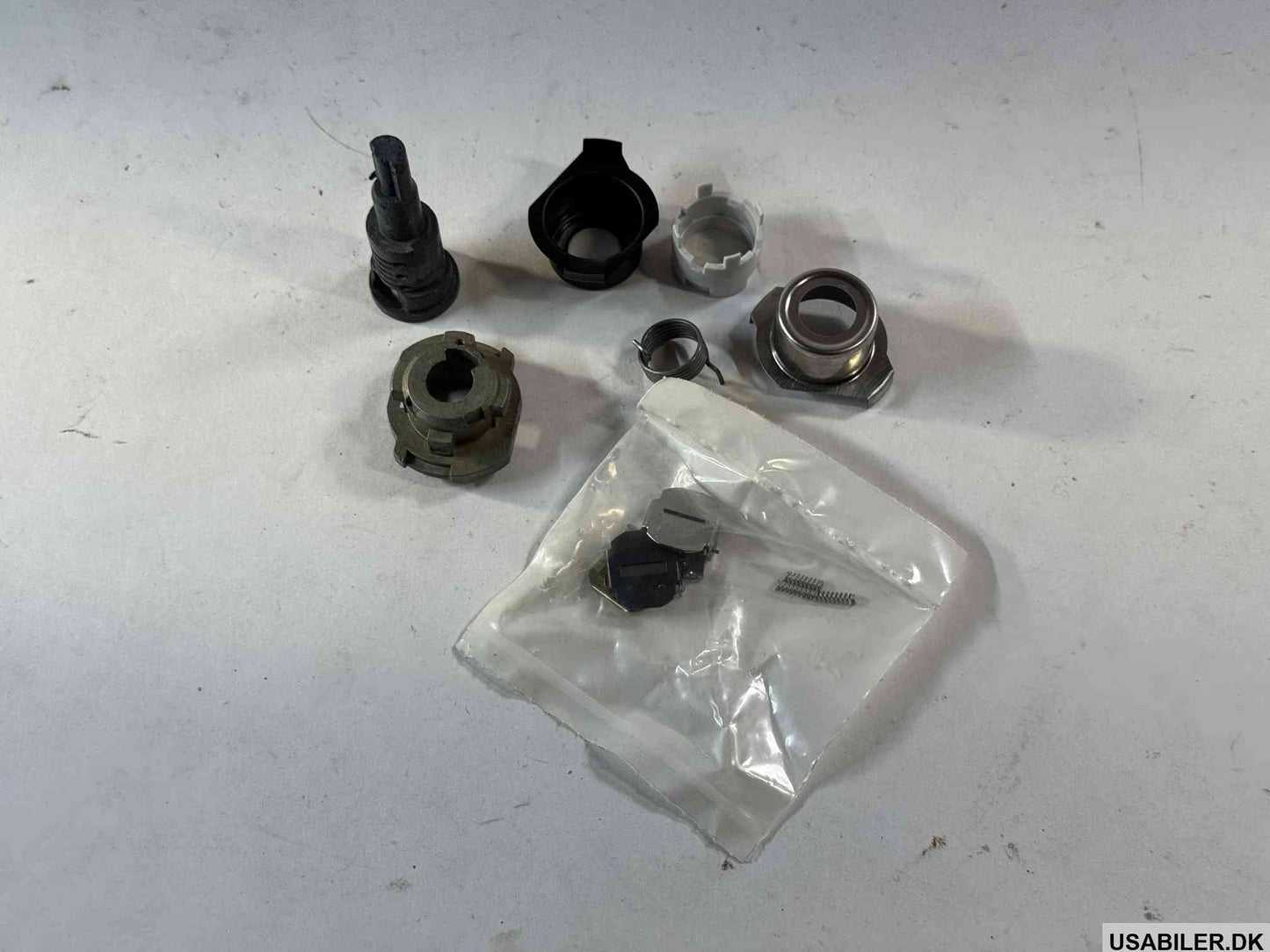GM 12385789 Cylinder Kit,Rear Door Lock (Electrode Lock)
