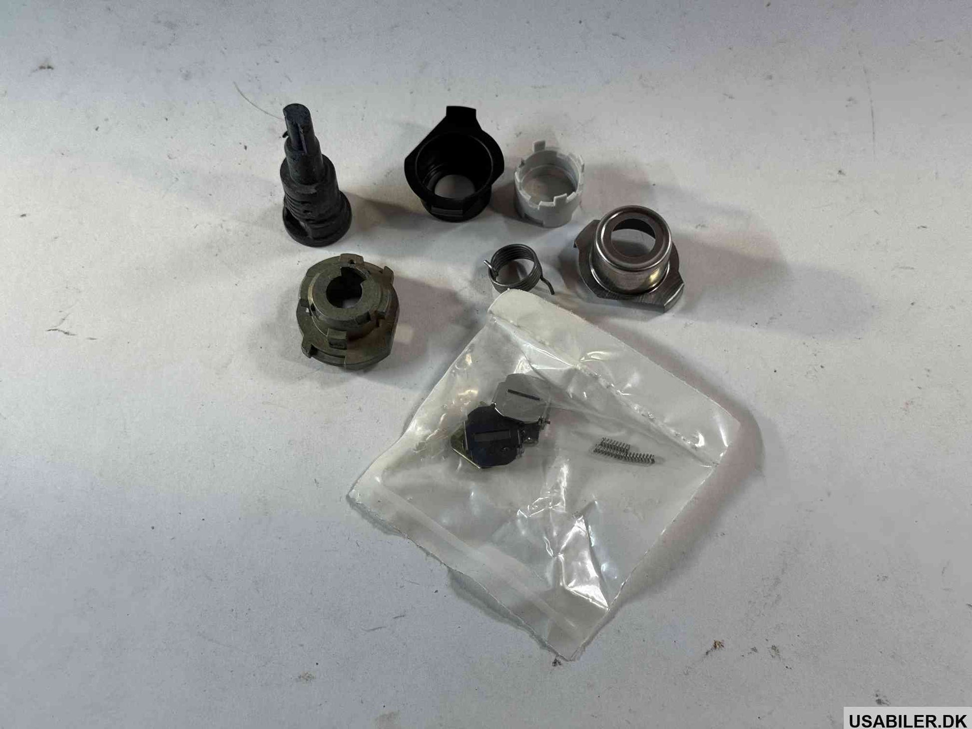 GM 12385789 Cylinder Kit,Rear Door Lock (Electrode Lock)