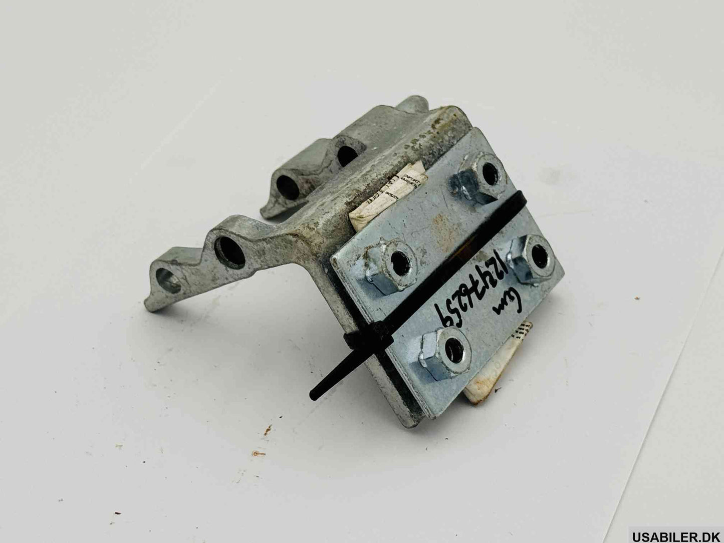 GM 12476259 Hinge Kit,Rear Side Door (Dr Side)