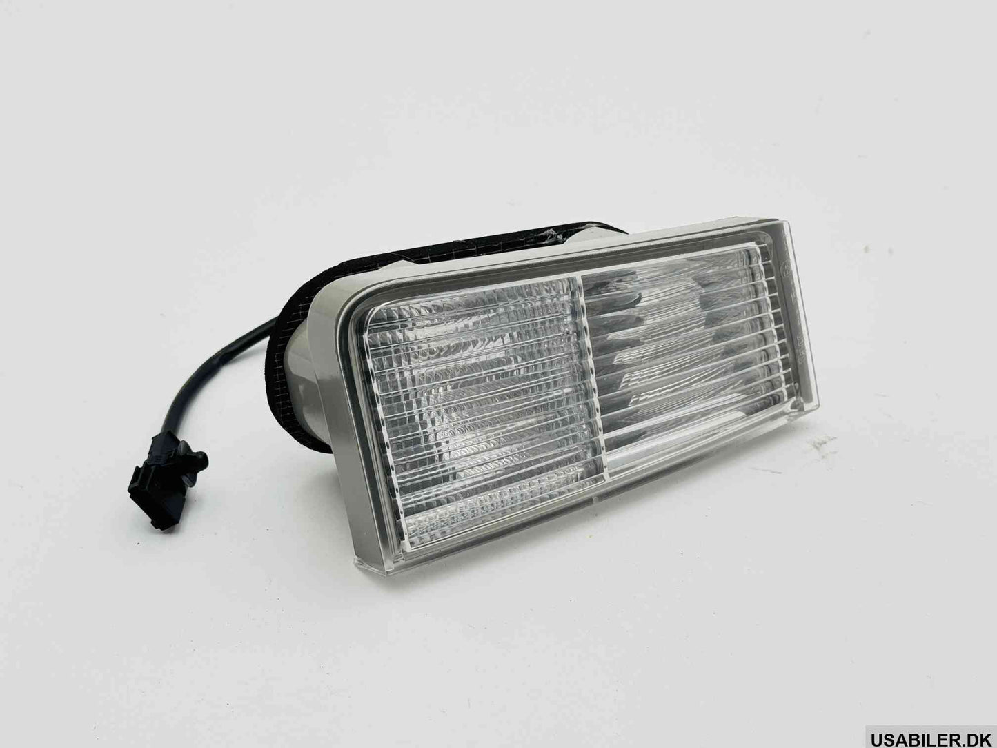 GM 12759590 Tail Light Center Rear, Right