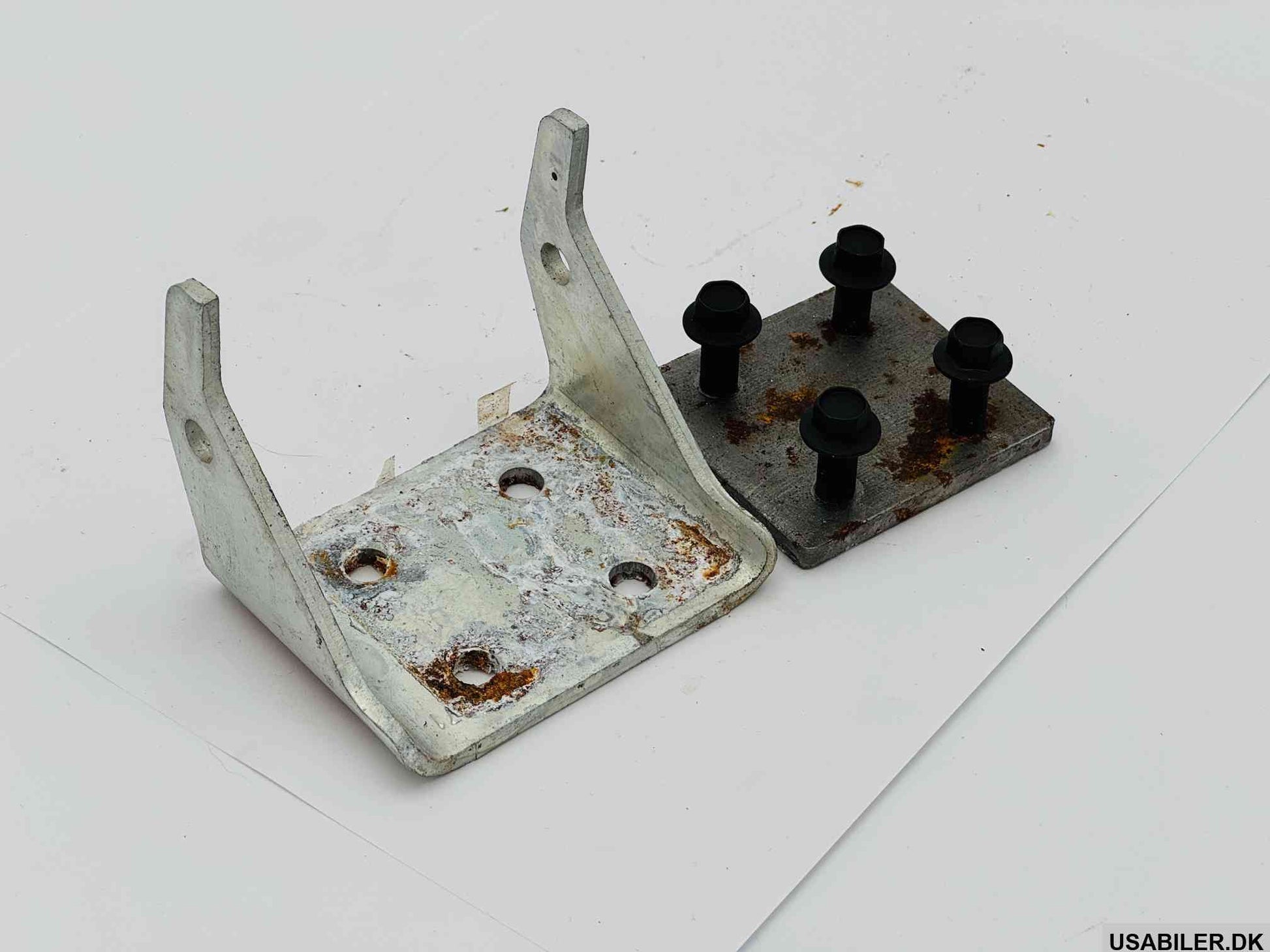GM 15536617 Hinge Unit, Side Front Door Upper (Lh/Rh) (Door Half)