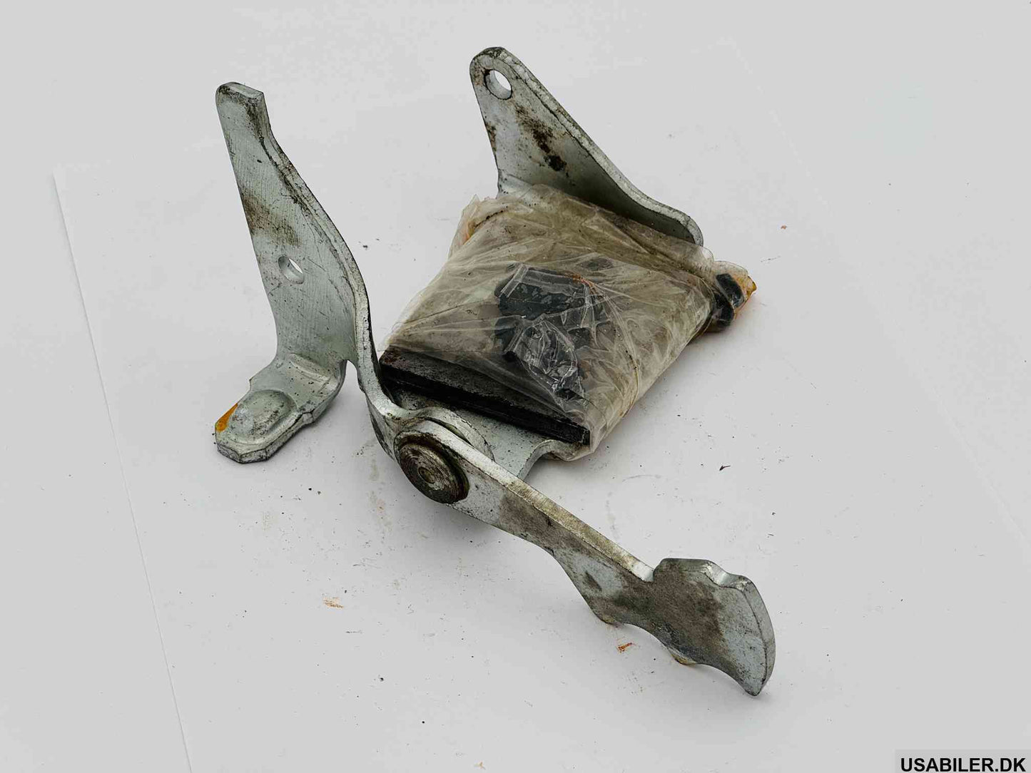 GM 15536618 Hinge Unit, Side Front Door Lower(Lh) (Door Half)