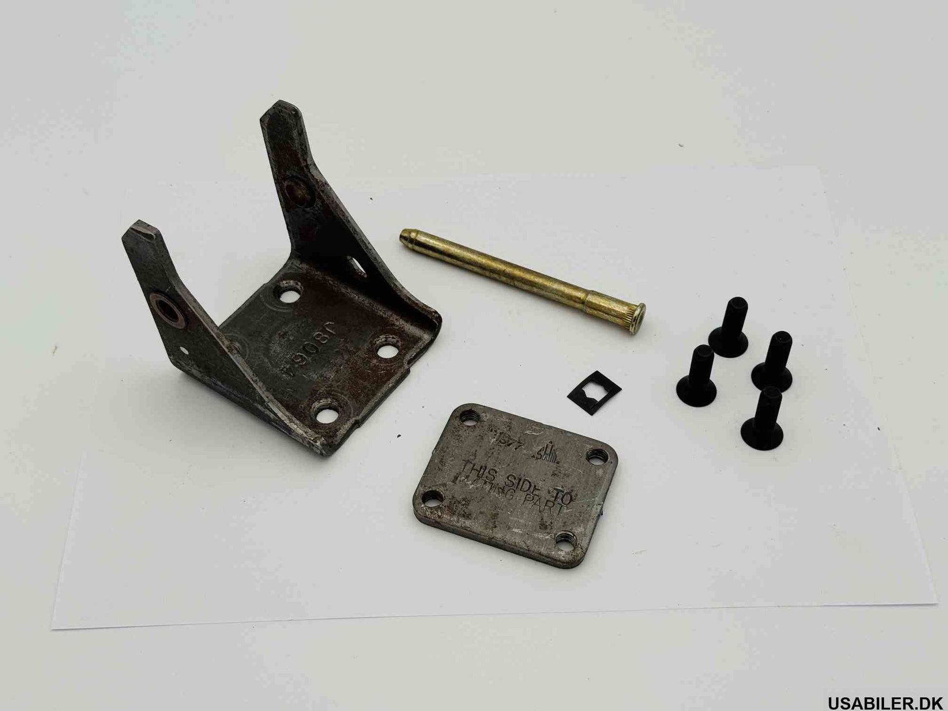 GM 15981546 Hinge Kit,Front Side Door Lower(Dr Side)