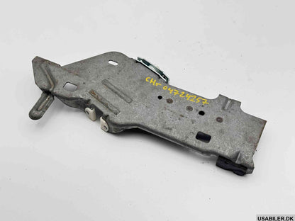 MOPAR 04724257 Lift Plate - Right