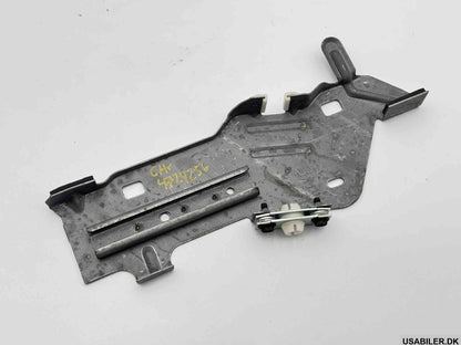MOPAR 4724256 Lift Plate - Right