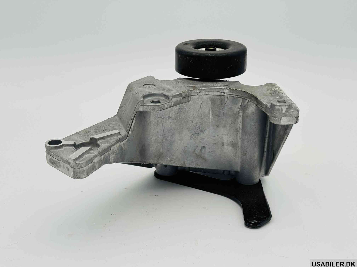 GM 10179211 Bracket, Generator & Drive Belt Idler Pulley
