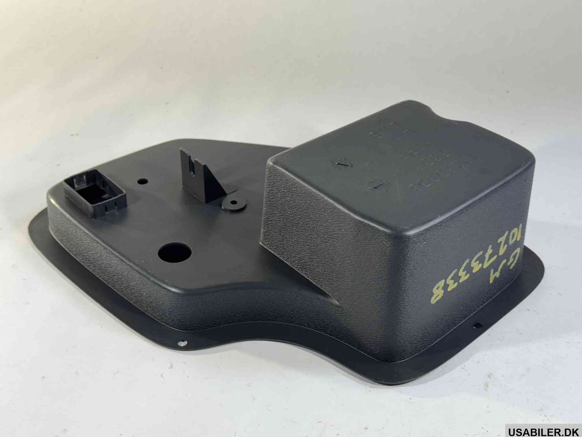 GM 10273338 Cover,Accessory Power Receptacle & Inflator Air Valve Opening