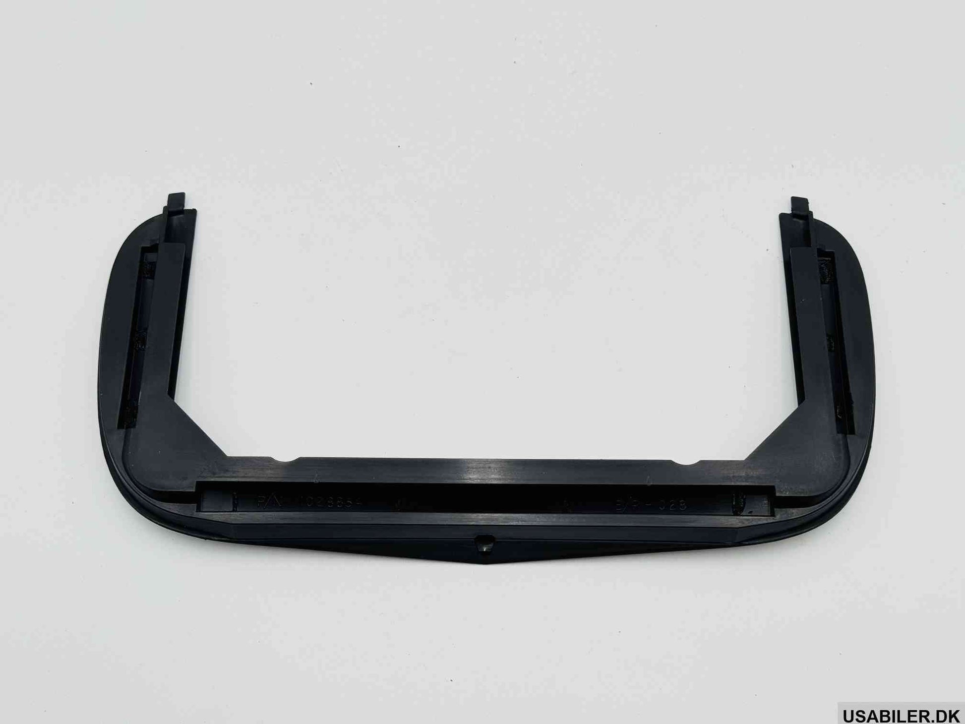 GM 10288541 Front License Plate Holder (mangler den ene del)
