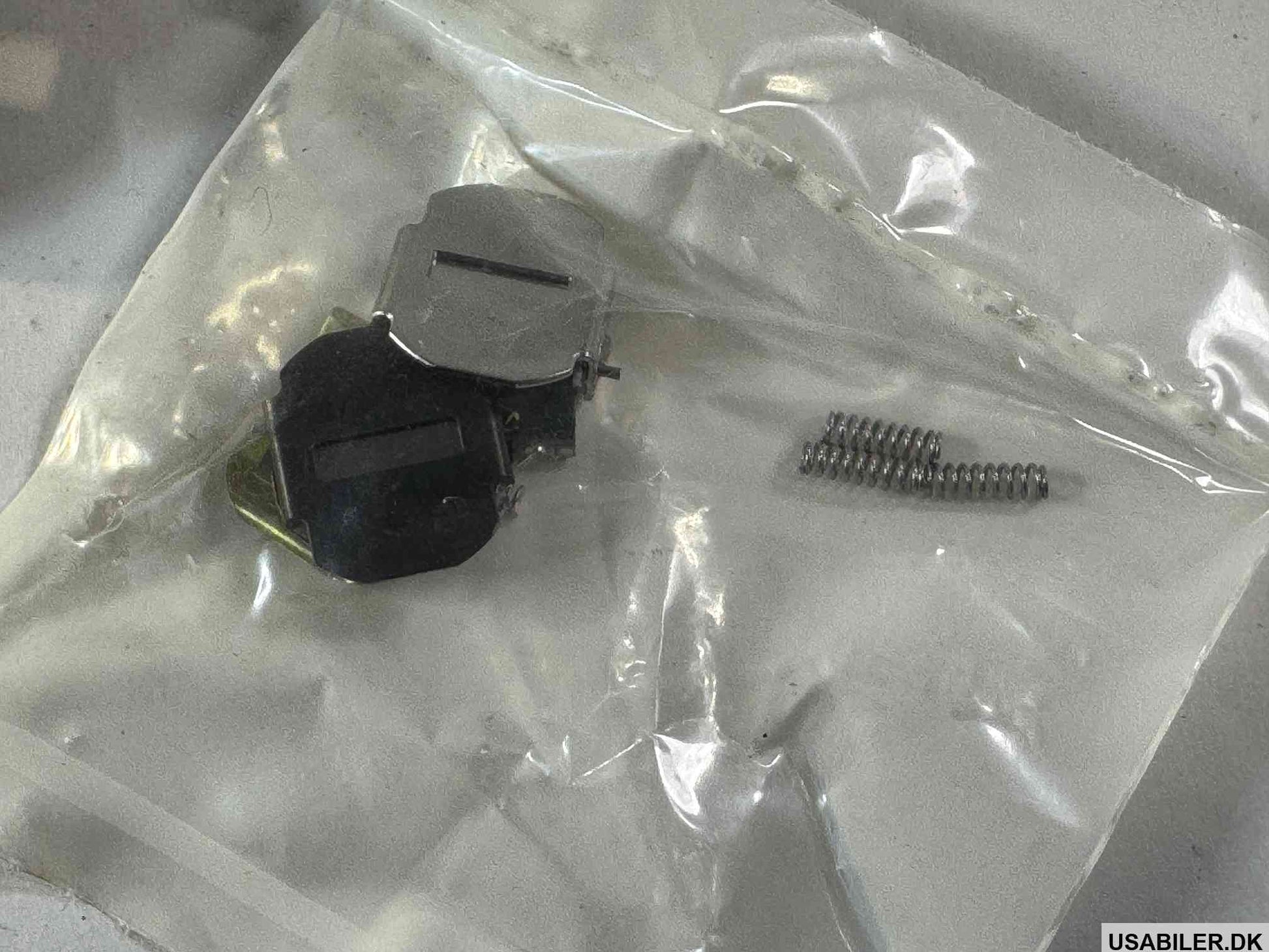 GM 12385789 Cylinder Kit,Rear Door Lock (Electrode Lock)