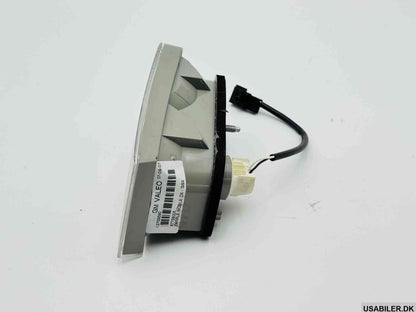 GM 12759590 Tail Light Center Rear, Right
