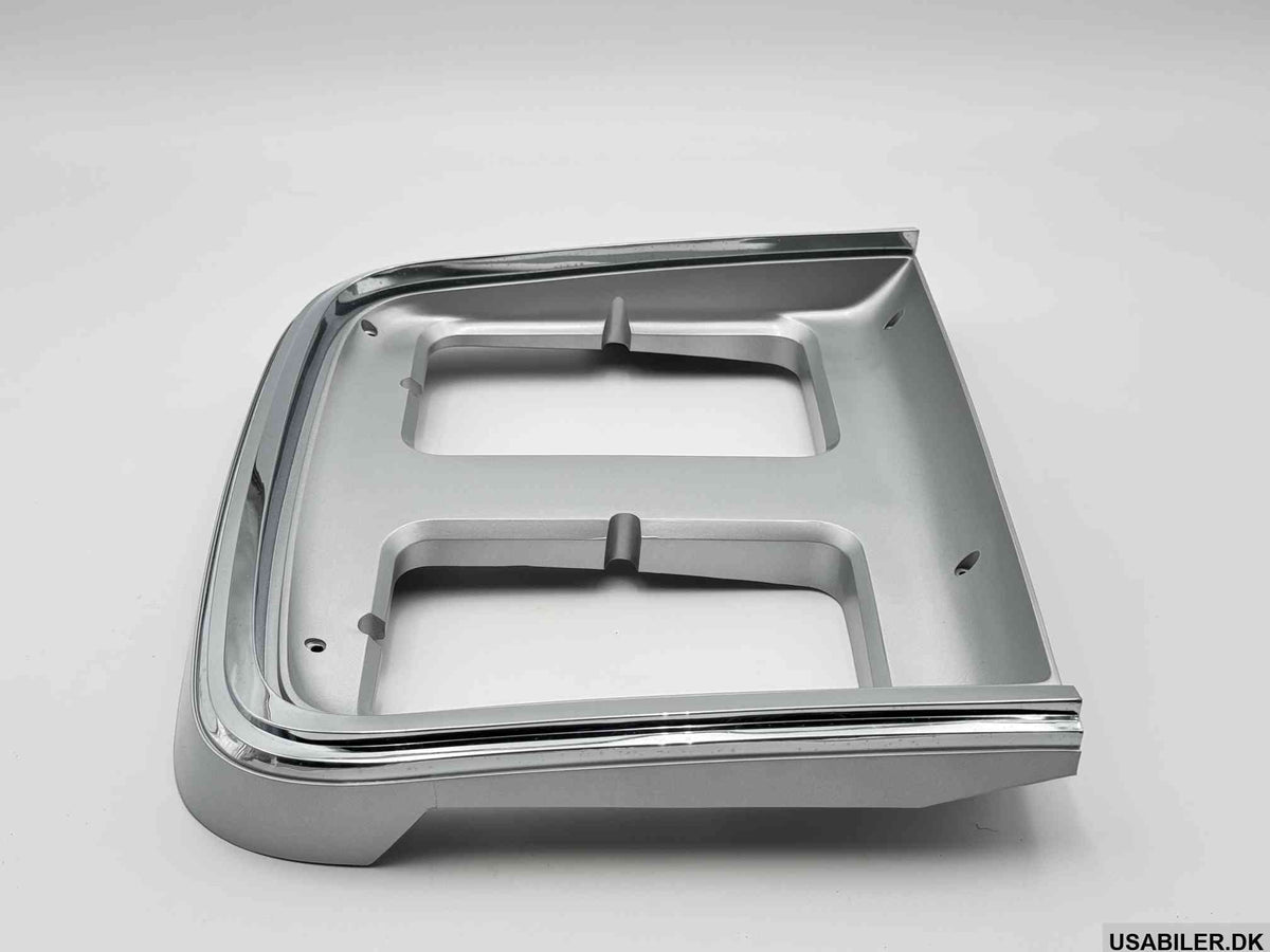 GM 15596118 Headlight Bezel Door
