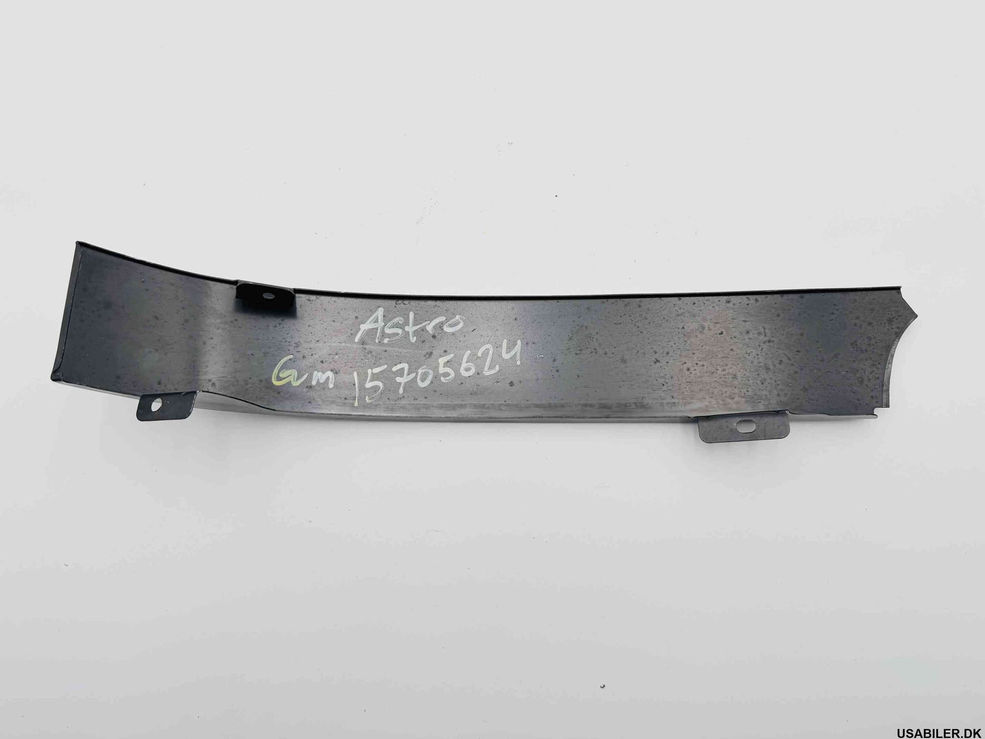 GM 15705624 Cover, Radiator Grille Opening Rh