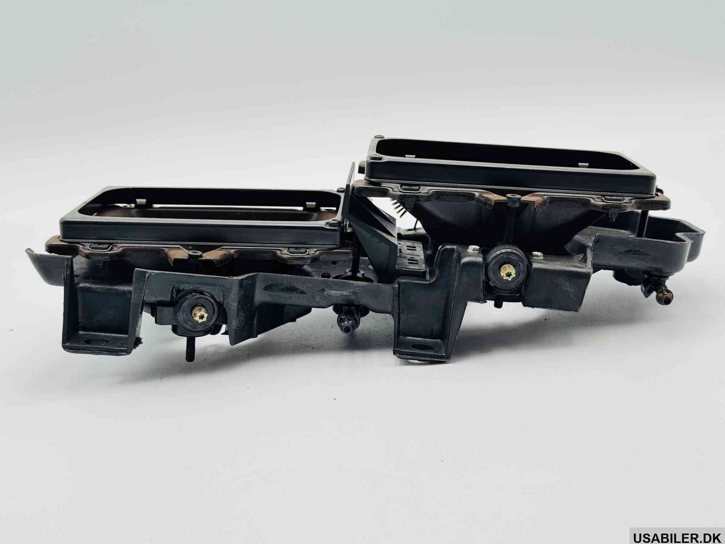 GM 16506927 C/K1500 Trucks Left LH Headlight Bracket