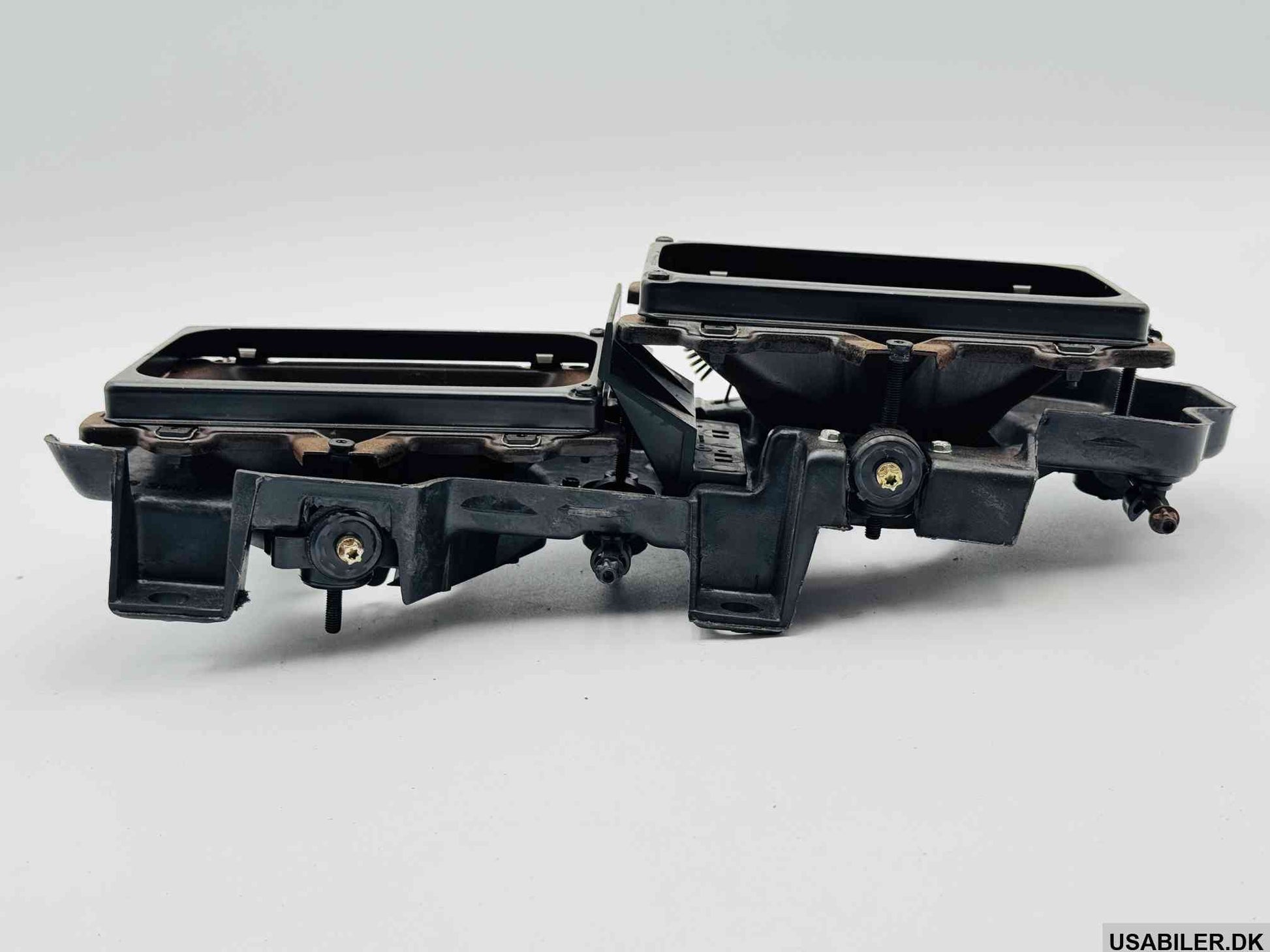GM 16506927 C/K1500 Trucks Left LH Headlight Bracket