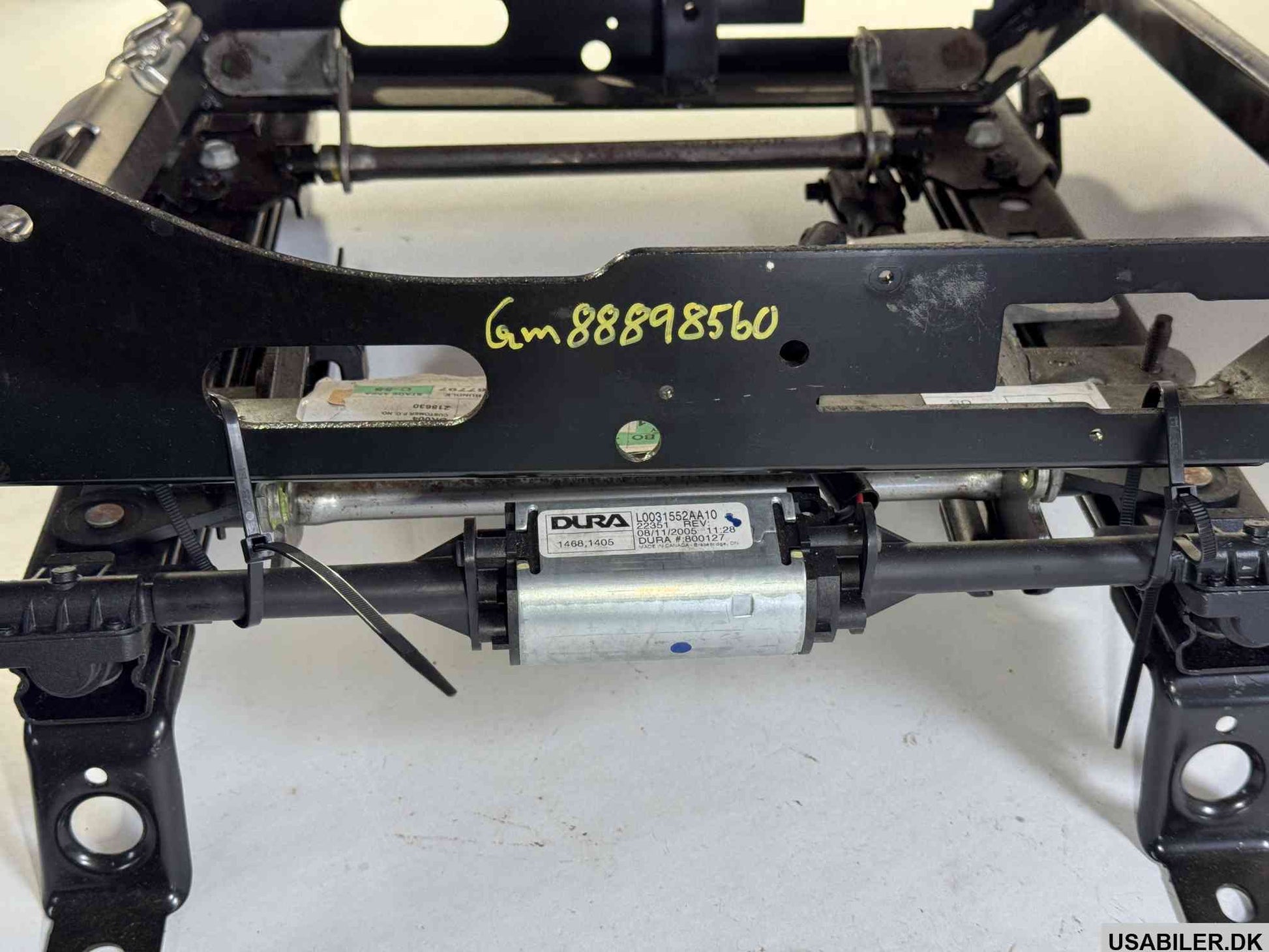 GM 19293303 Seat Adjuster - Passenger Side (RH)