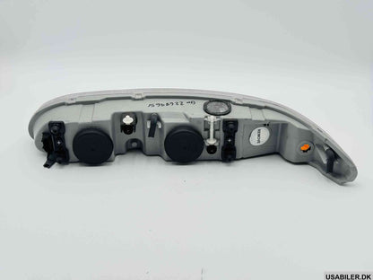 GM 20567300 Headlight 1999-2004 Oldsmobile Alero Right