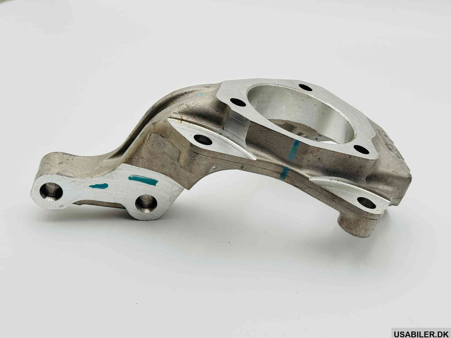 GM 88955418 Knuckle, Steering