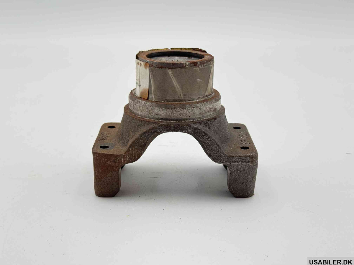 MOPAR 4761060  Axle Yoke