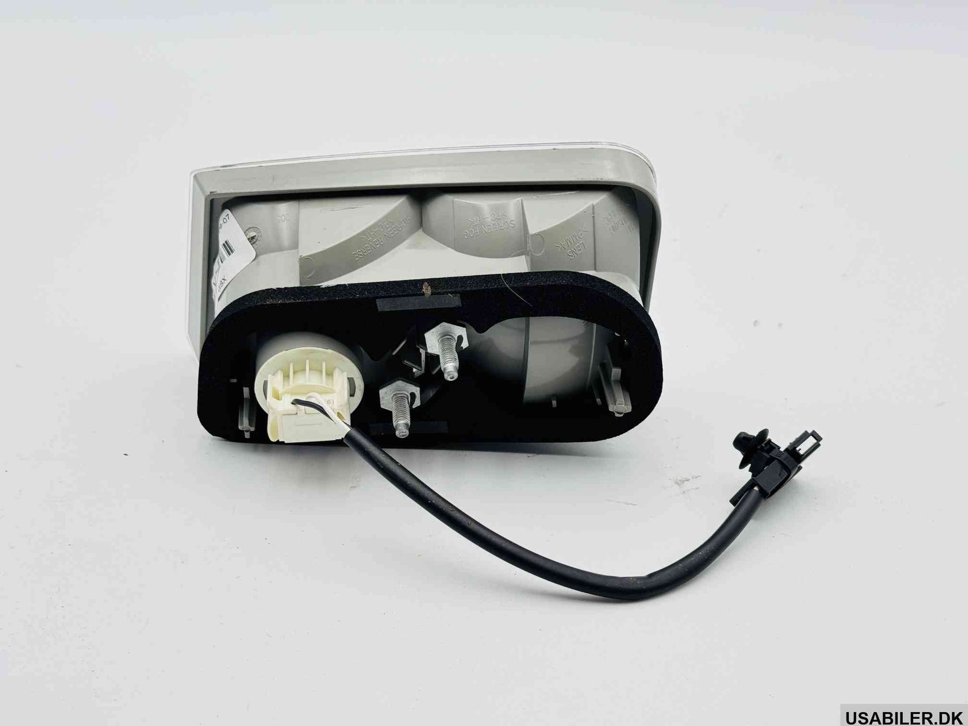 GM 12759590 Tail Light Center Rear, Right