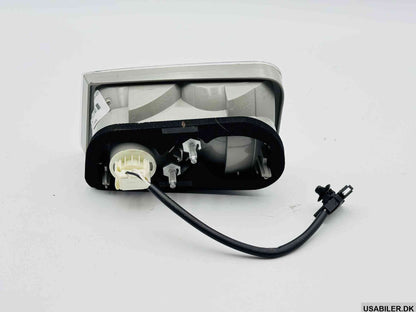 GM 12759590 Tail Light Center Rear, Right