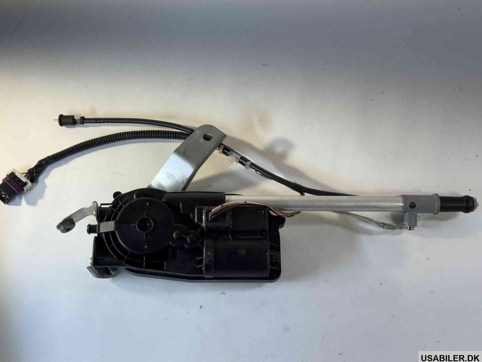 GM 15023264 Antenna Assembly, Radio
