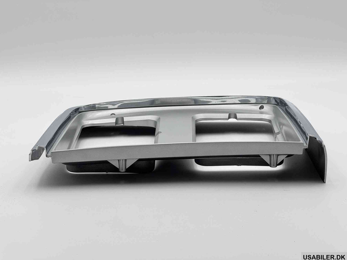 GM 15596118 Headlight Bezel Door