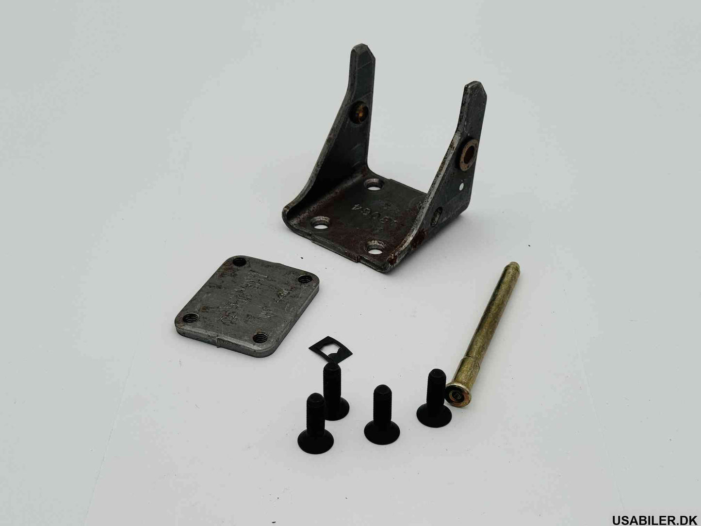 GM 15981546 Hinge Kit,Front Side Door Lower(Dr Side)