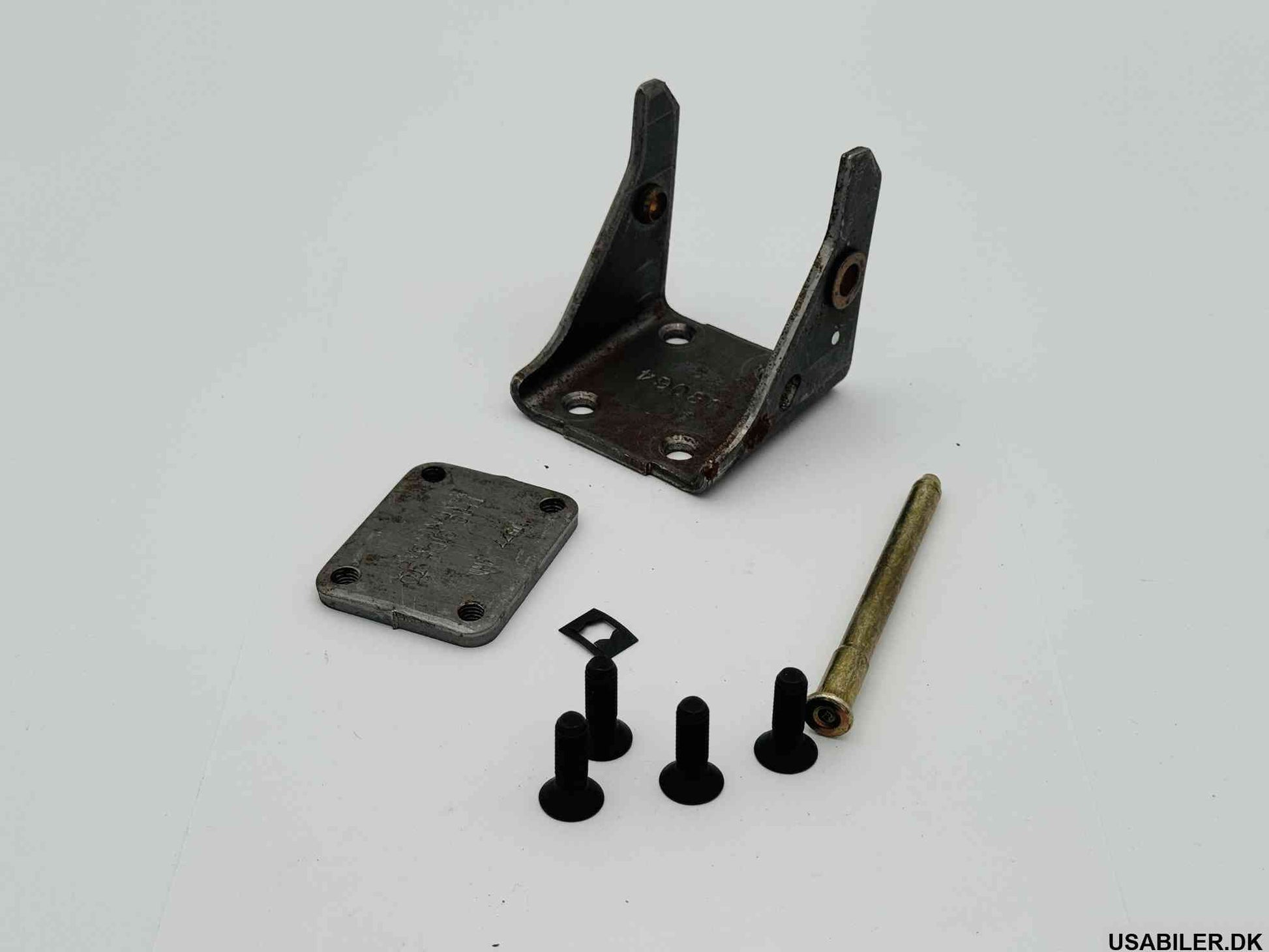 GM 15981546 Hinge Kit,Front Side Door Lower(Dr Side)