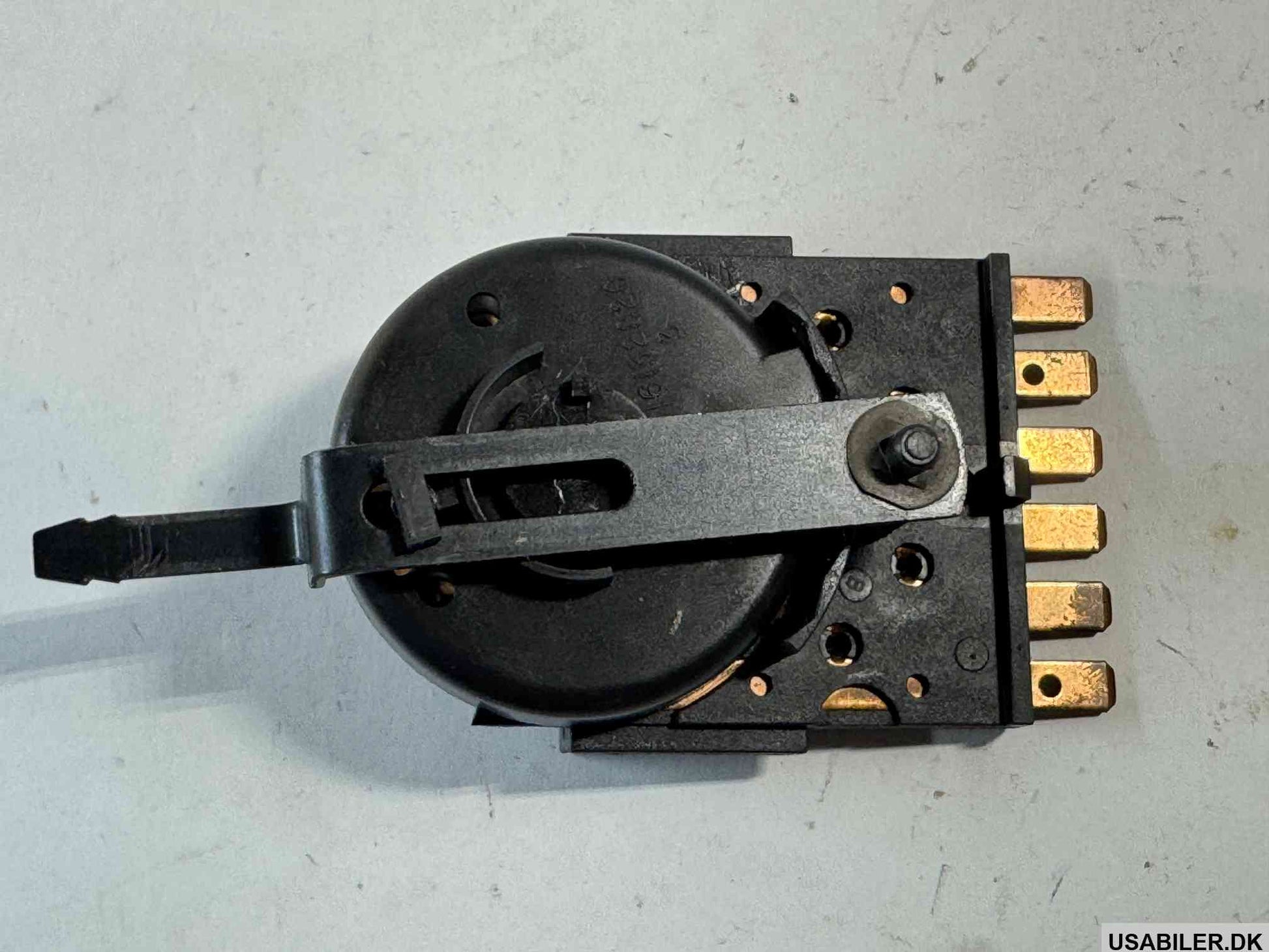 GM 16132816 Heater & Air Conditioner Control Blower Switch